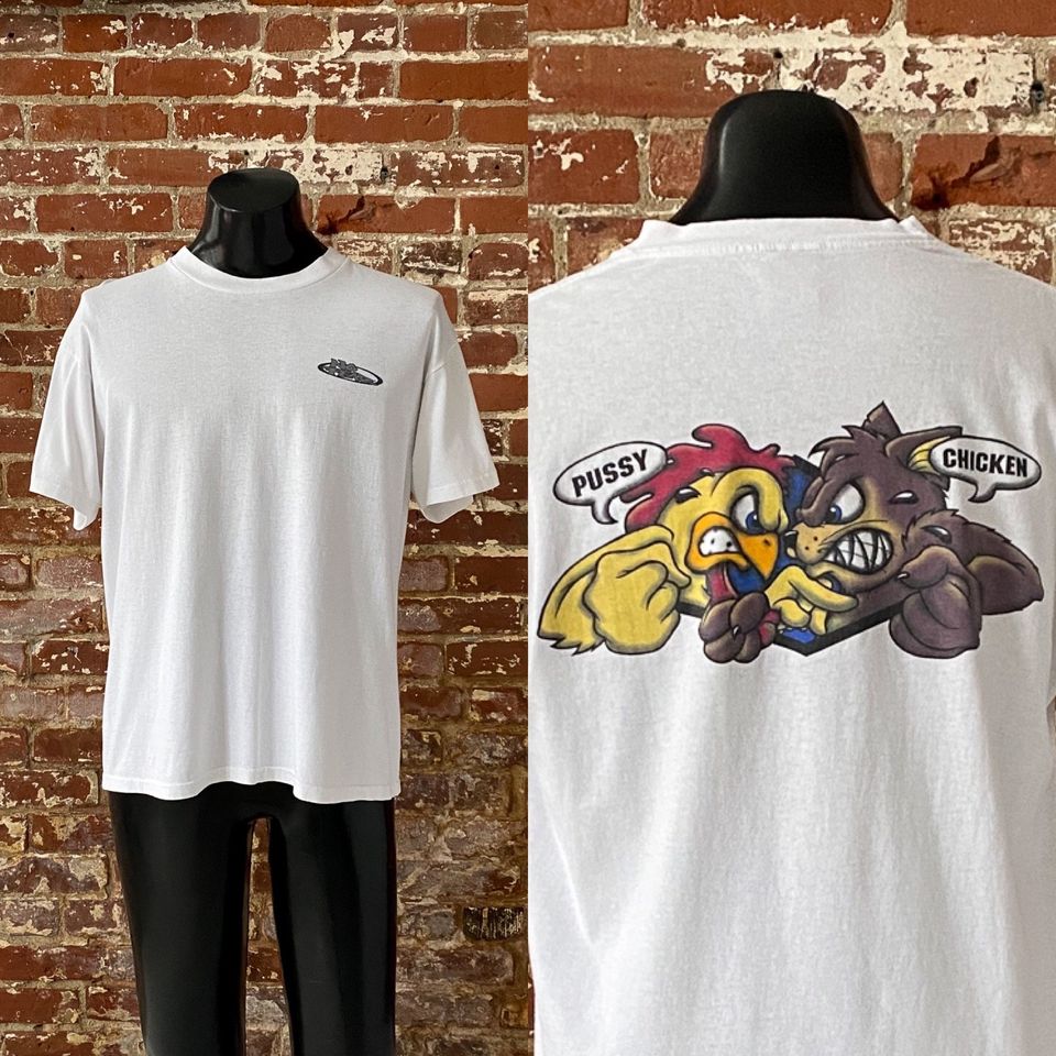 New 90s No Fear Pussy Chicken Skate T-Shirt. Vintage 1990s “Pussy!” “Chicken!” No Fear Skate Tee Single Stitch Made in USA – Large 22″ x 27″